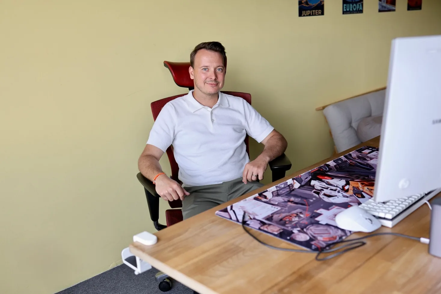 Nicolas Ripoll, fondateur de WebIdentity, dans ses bureaux en Valais